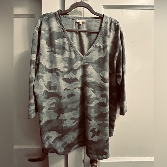 Jane and Delancey fatigue look Knit Top - Picture 6 of 6